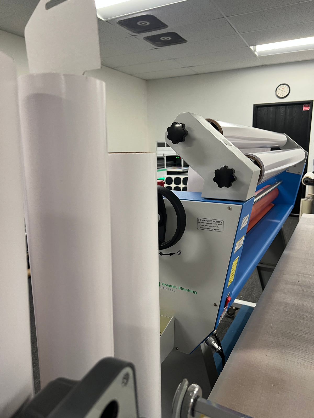 Cast vs Calendared Vinyl & Laminate: Which Should You Use?